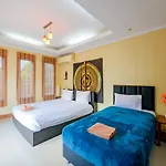 4 Bedroom Town With Private Pool *