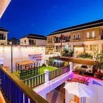 4 Bedroom Town With Private Pool