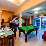 Holiday home 4 Bedroom Town With Private Pool