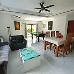 Corner - House Walking Street 4 Bedrooms Pattaya