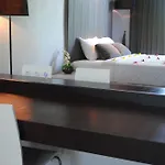 โรงแรม Place Serviced 3*