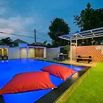 4bd Pool With Jacuzzi - Exquisite Pool A Villa Pattaya