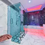 4bd Pool With Jacuzzi - Exquisite Pool A