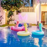 Fairy Hill Pool Villa *