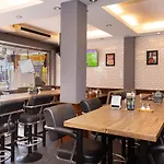 Robin\'S Nest Guesthouse & Restaurant