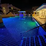 อพาร์ทเม้น Exclusive Arcadia - Amazing Pools & Gardens, Gym, Sauna, Waterfalls, Jacuzzi, Fast Internet