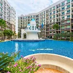 Exclusive Arcadia - Amazing Pools & Gardens, Gym, Sauna, Waterfalls, Jacuzzi, Fast Internet *