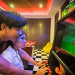 วันหยุดที่บ้าน Game Over Pool 4b Walking Street 2 Km Pattaya