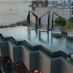 Edge Near Walking Street อพาร์ทเม้น *