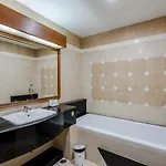 Whitehouse Condotel 3*