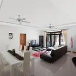 The Chase & Foxlea Villas