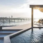อพาร์ทเม้น The Base Center Of Rooftop Swimming Pool Pattaya
