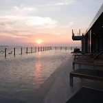 อพาร์ทเม้น The Base Center Of Rooftop Swimming Pool Pattaya