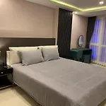Grand Avenue By Bormon Apartment *