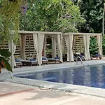 Let's Hyde & - Pool Hotel