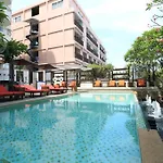 Hotel Sea View - Sha Extra Pattaya