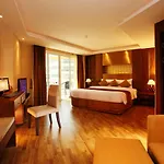 โรงแรม Nova Gold 4*