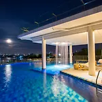 Tsix5 Hotel