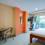 Patumnak Beach Guesthouse 2*
