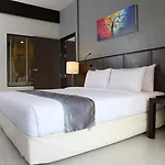 โรงแรม Woraburi &