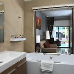 โรงแรม Woraburi & 4*