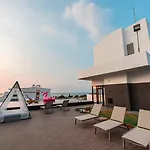 Blackwoods Hotel Pattaya - Sha Extra Plus