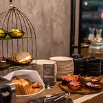 Blackwoods Hotel Pattaya - Sha Extra Plus