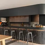 Cross Pratamnak Hotel