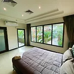 Private Pool & Jacuzzi Villa, Phratumnak, - 600m From The Beach, 711 Nearby *