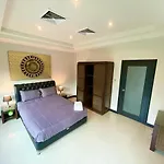 Private Pool & Jacuzzi Villa, Phratumnak, - 600m From The Beach, 711 Nearby วิลล่า