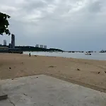 Lewiinski's 3* Pattaya