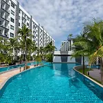 Rare Xxxl Swimming Pools Resort - 500Mbps Blazing Fast Free Wifi - Top Floor Pool View Balcony - Gym - Sauna - Kids Playground - Supermarkets