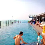 The Base Horizon * Pattaya