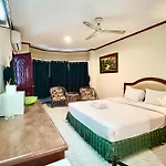 Lewiinski's 3* Pattaya