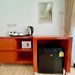 Hotel The 3*