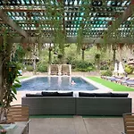 Hotel Let's Hyde & - Pool