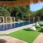 Let's Hyde & - Pool Hotel 4*
