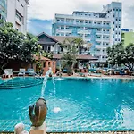 Sutus Court 7 Hotel