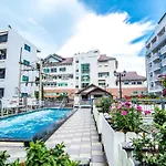Sutus Court 7 Hotel