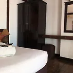 Sutus Court 7 Hotel