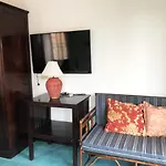 Sutus Court 7 Hotel