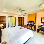 Madee Villa - Pattaya Holiday House Walking Street 6 Bedrooms