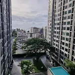 Apartment 泰国芭提雅无边游泳池精装修公寓临近大海两卧室 Pattaya
