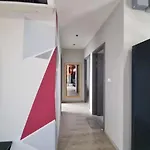 Apartment 泰国芭提雅无边游泳池精装修公寓临近大海两卧室 Pattaya