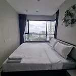 泰国芭提雅无边游泳池精装修公寓临近大海两卧室 Pattaya