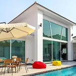 *city~house* 芭堤雅豪华泳池别墅近步行街 Villa Pattaya