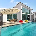 *city~house* 芭堤雅豪华泳池别墅近步行街 Villa