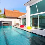 *city~house* 芭堤雅豪华泳池别墅近步行街 Villa *