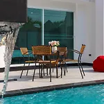 *city~house* 芭堤雅豪华泳池别墅近步行街 Pattaya
