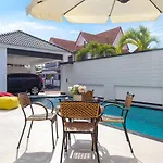Villa *city~house* 芭堤雅豪华泳池别墅近步行街 Pattaya
